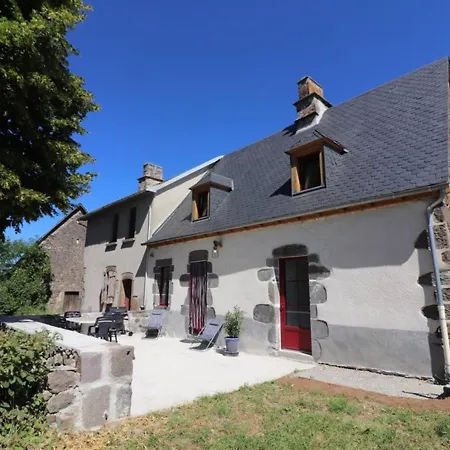 Сasa de vacaciones Maison Renovee En 2022 Avec Jardin Et Terrasse, Proche Des Sites Touristiques Et Des Lacs Cantal - Fr-1-742-374 Pléaux